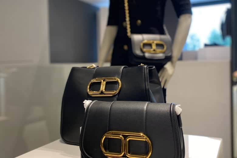 Who dresses Elisabetta Franchi