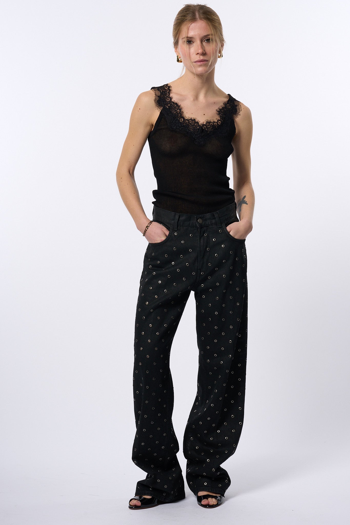 Haikure Jeans Bonnie con Borchie Nero Donna-4