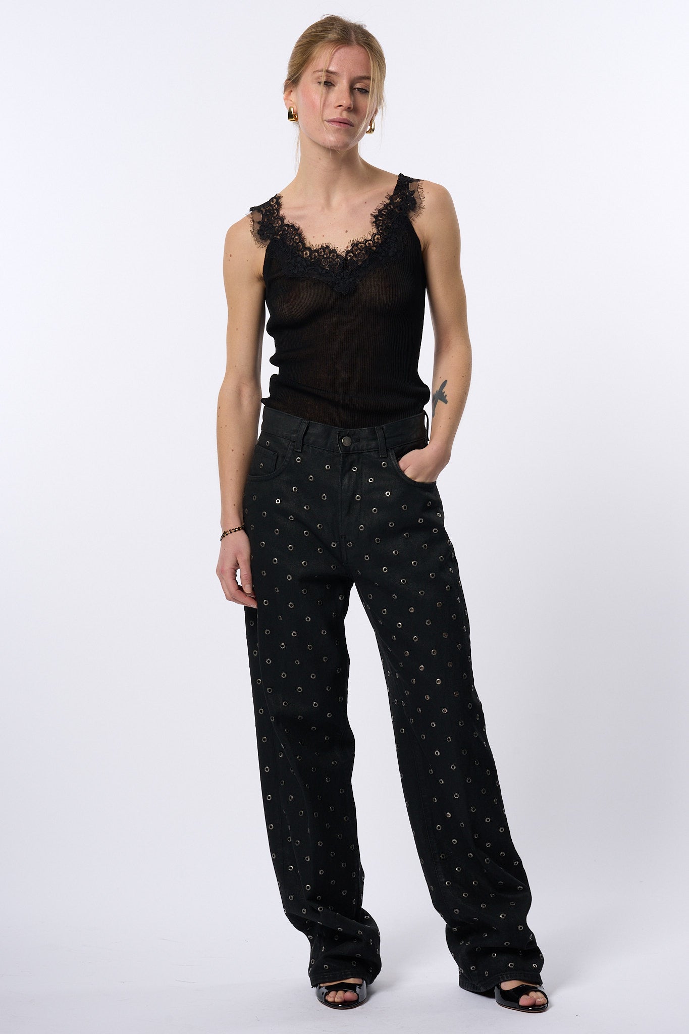 Haikure Jeans Bonnie con Borchie Nero Donna-9