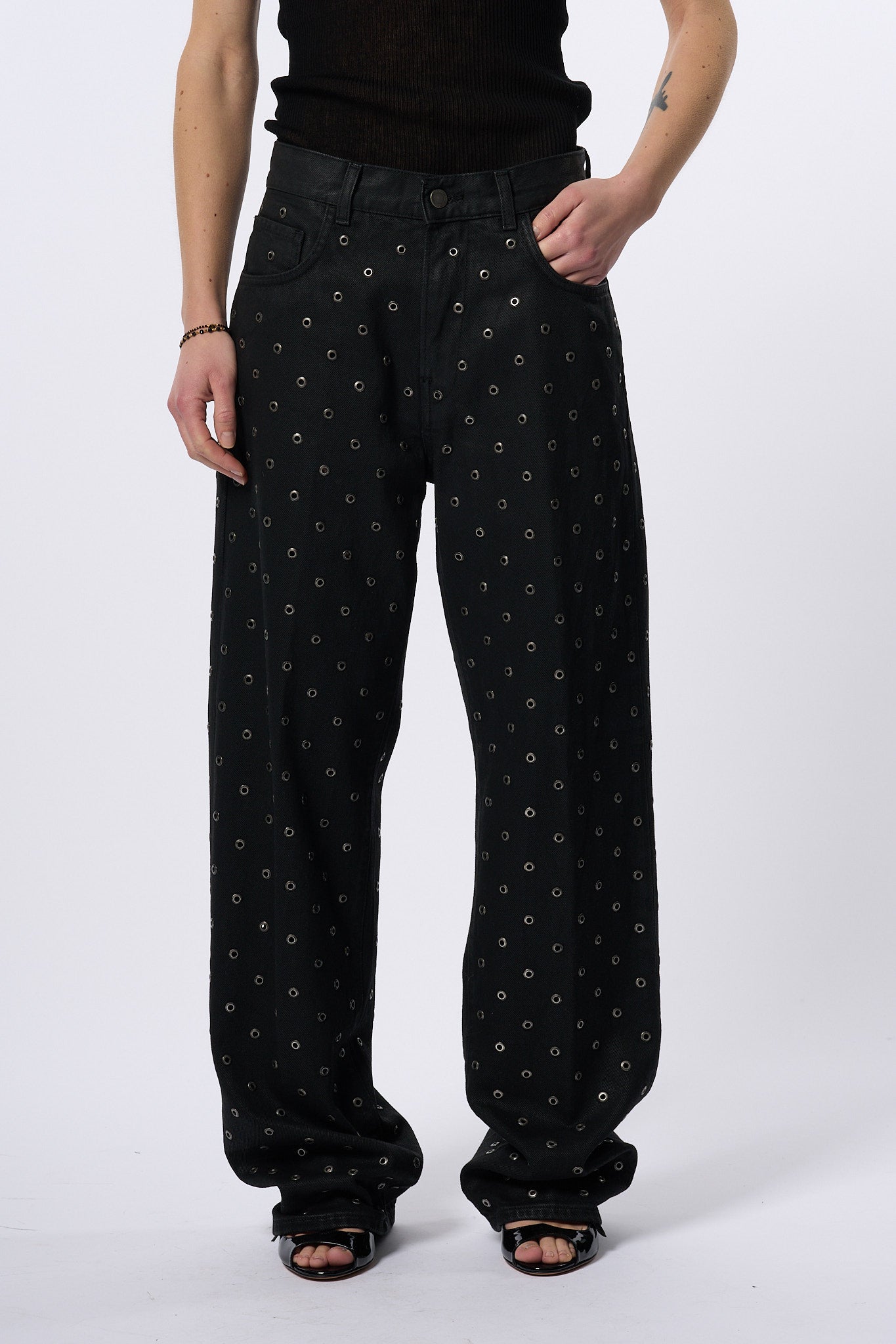 Haikure Jeans Bonnie con Borchie Nero Donna-1