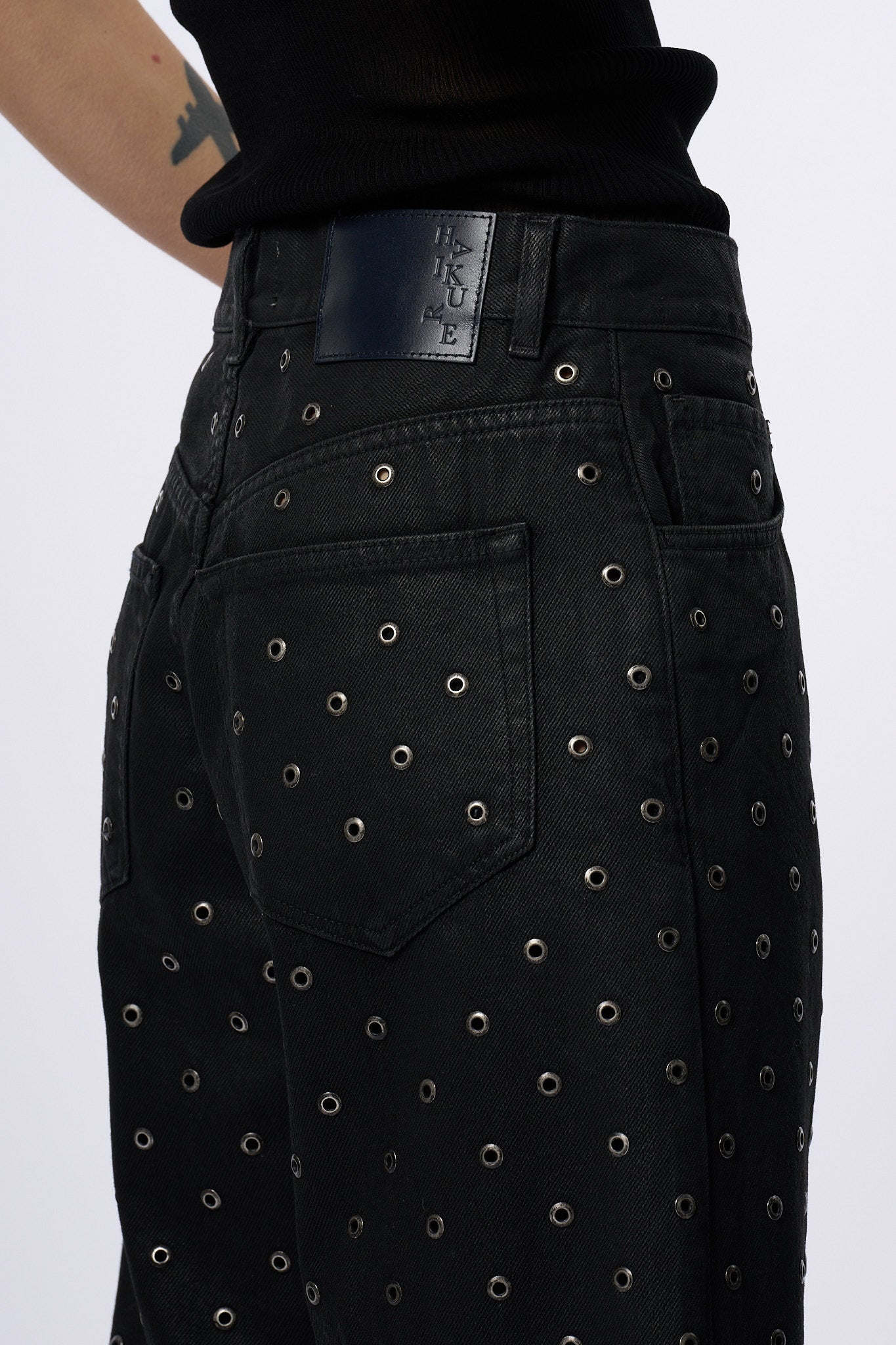 Haikure Jeans Bonnie con Borchie Nero Donna-2